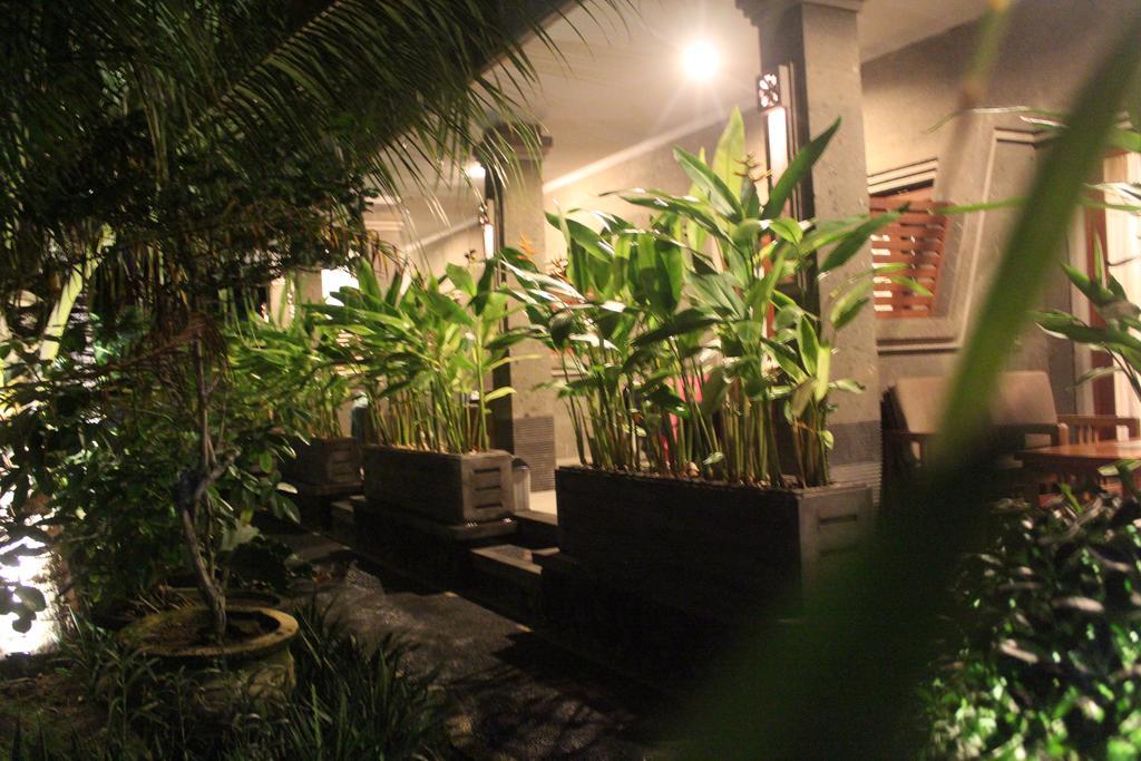Letos Kubu Homestay Kuta  Exterior photo